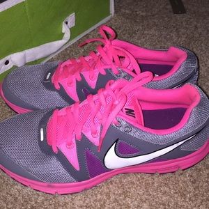 Nike Tennis Shoes
